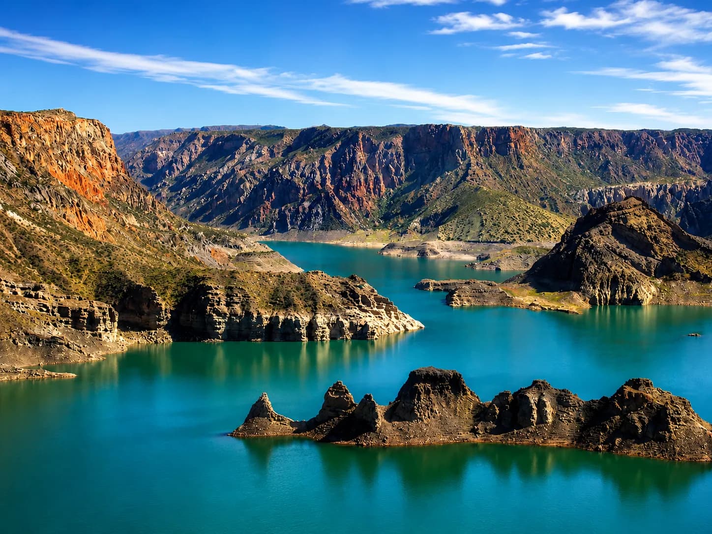 Vista del Cañón del Atuel y el Embalse Valle Grande en el sur de Mendoza