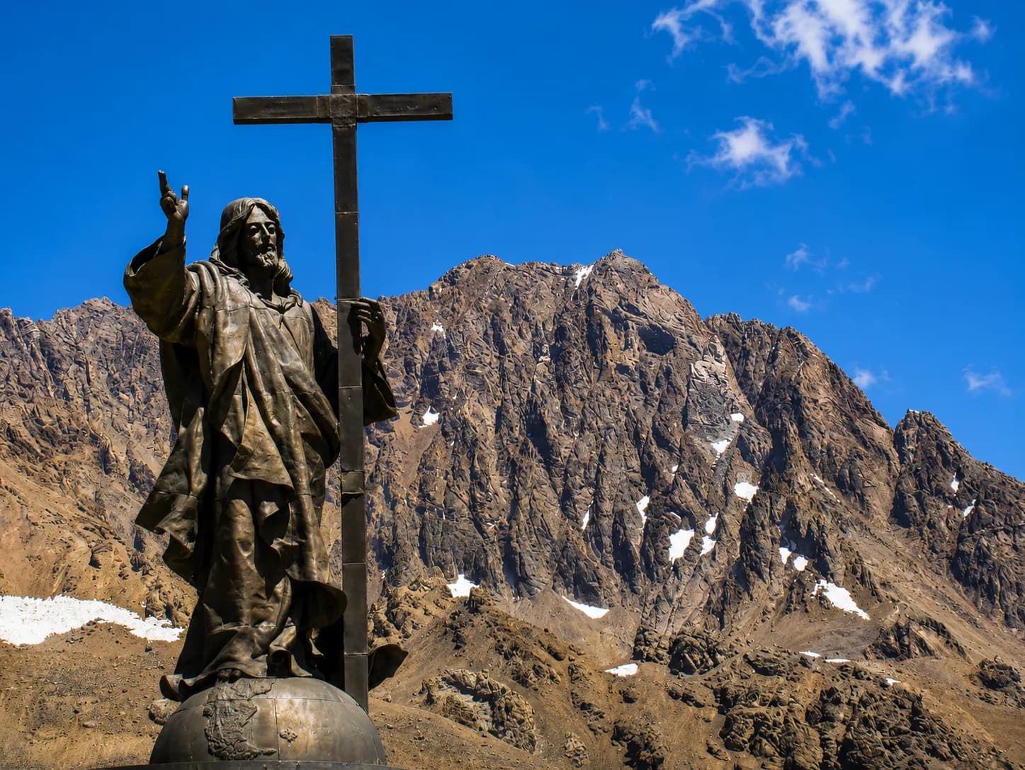 Collage de viñedos, cordillera y ciudad de Mendoza para el combo de tres días